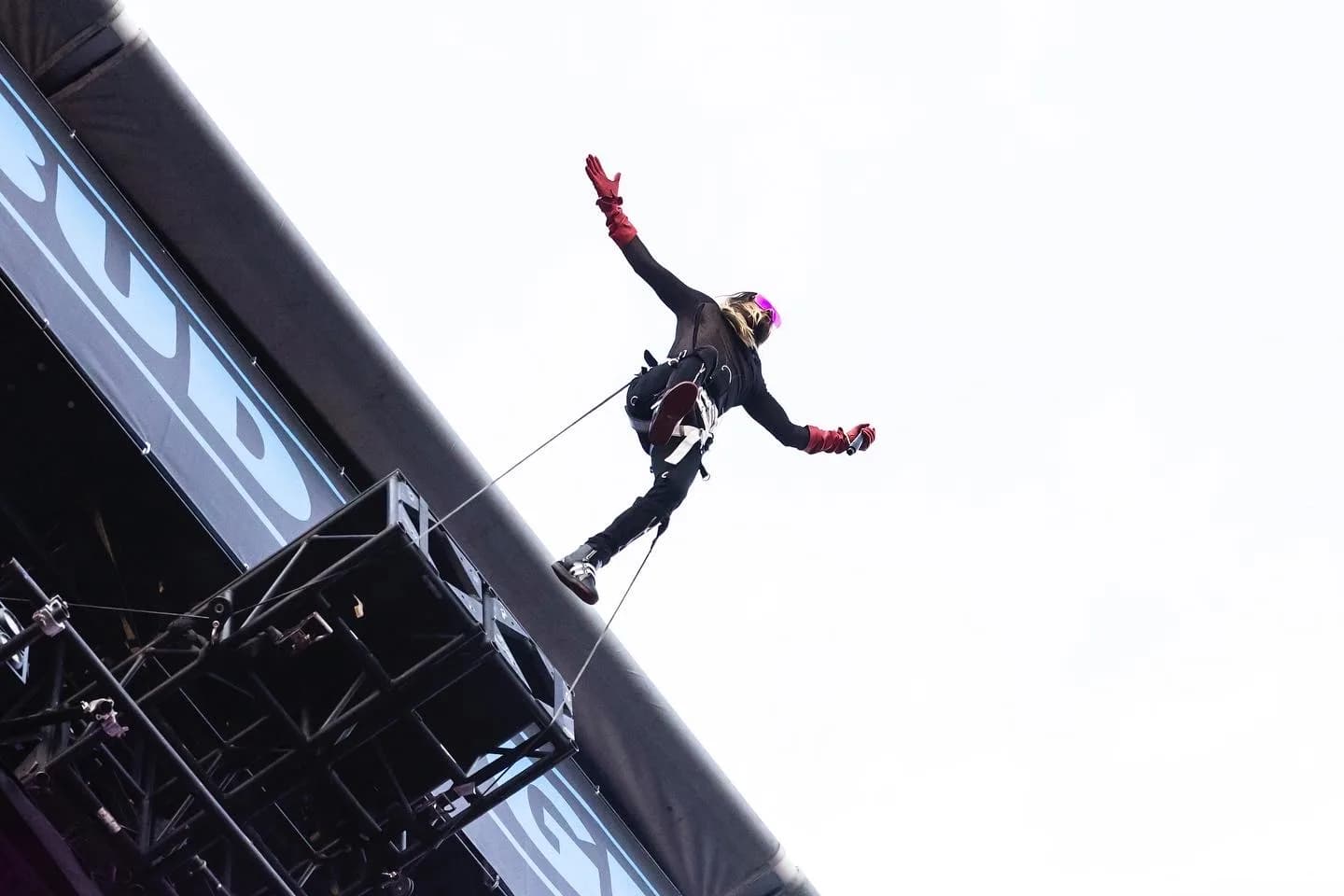 30 Seconds To Mars – Stunt Intro
