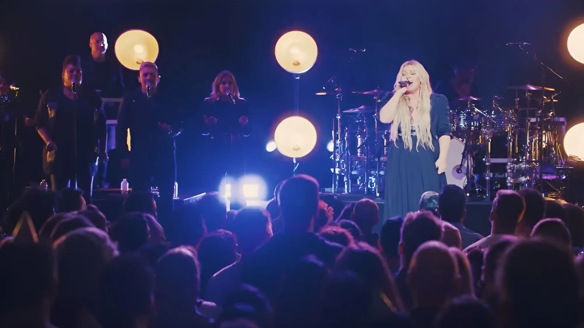 Kelly Clarkson – Birthday At The Belasco