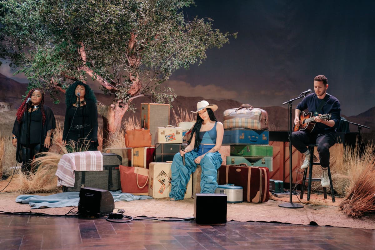 Noah Cyrus – Late Late Show With James Corden
